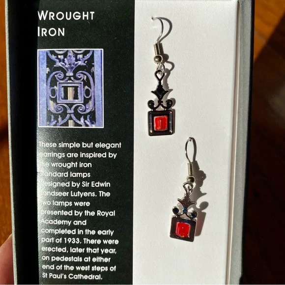 St. Paul's Cathedral-inspired Earrings with Red Gem NIB - Picture 2 of 4